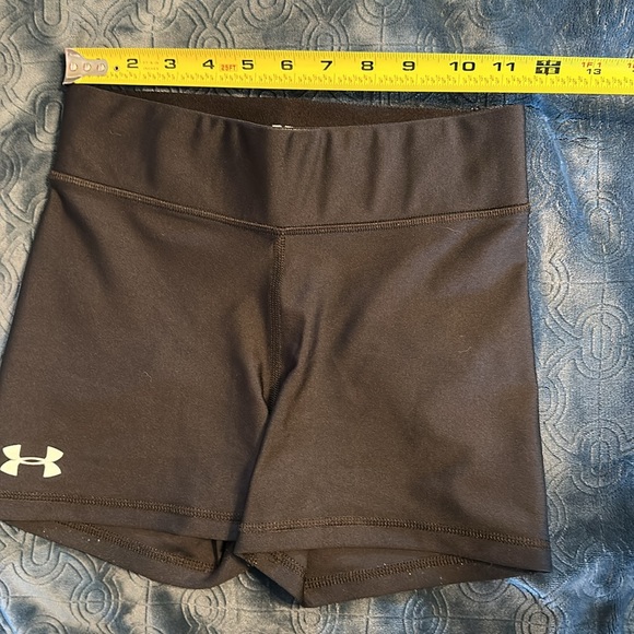 Under Armour Volleyball Compression Shorts. - Picture 6 of 7